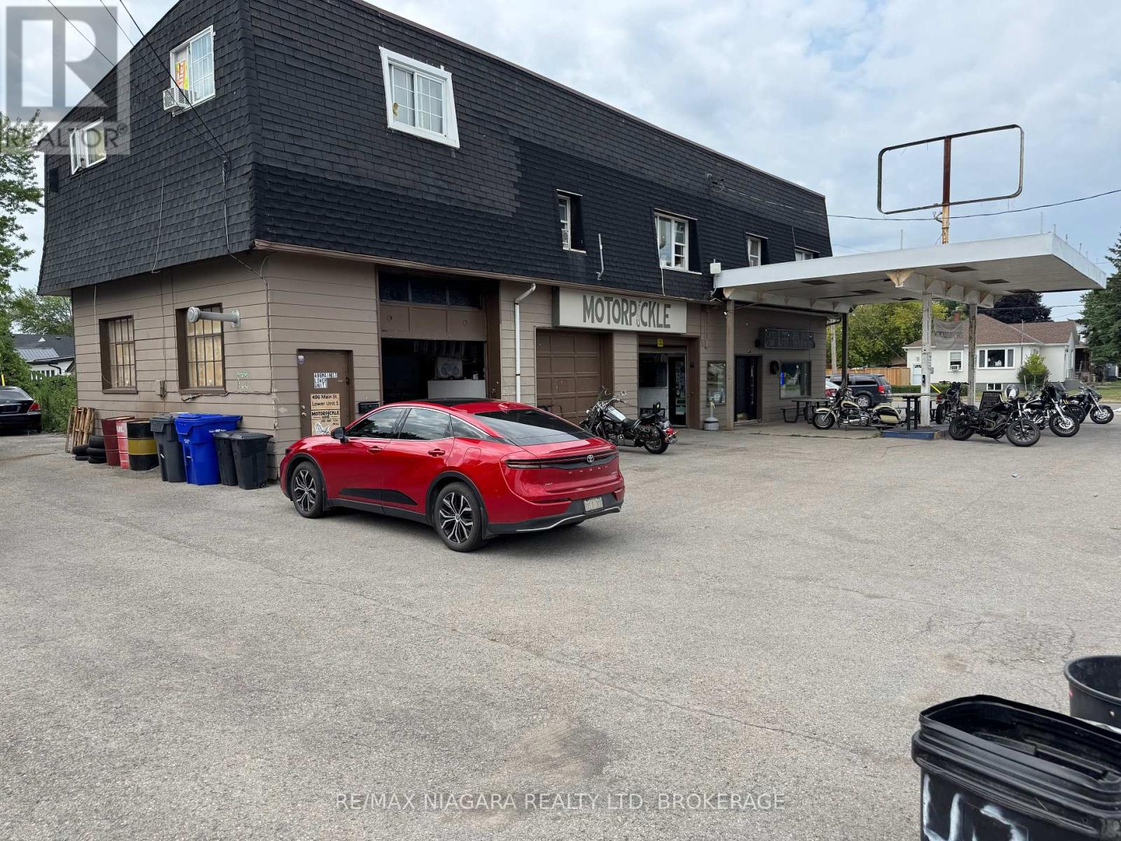Photo 3 of 496 Main Street W, Port Colborne ON