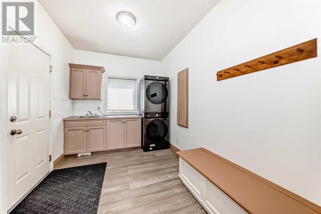 Single Family House Bungalow for Sale in  Simcoe Gate SW Signal Hill Calgary 