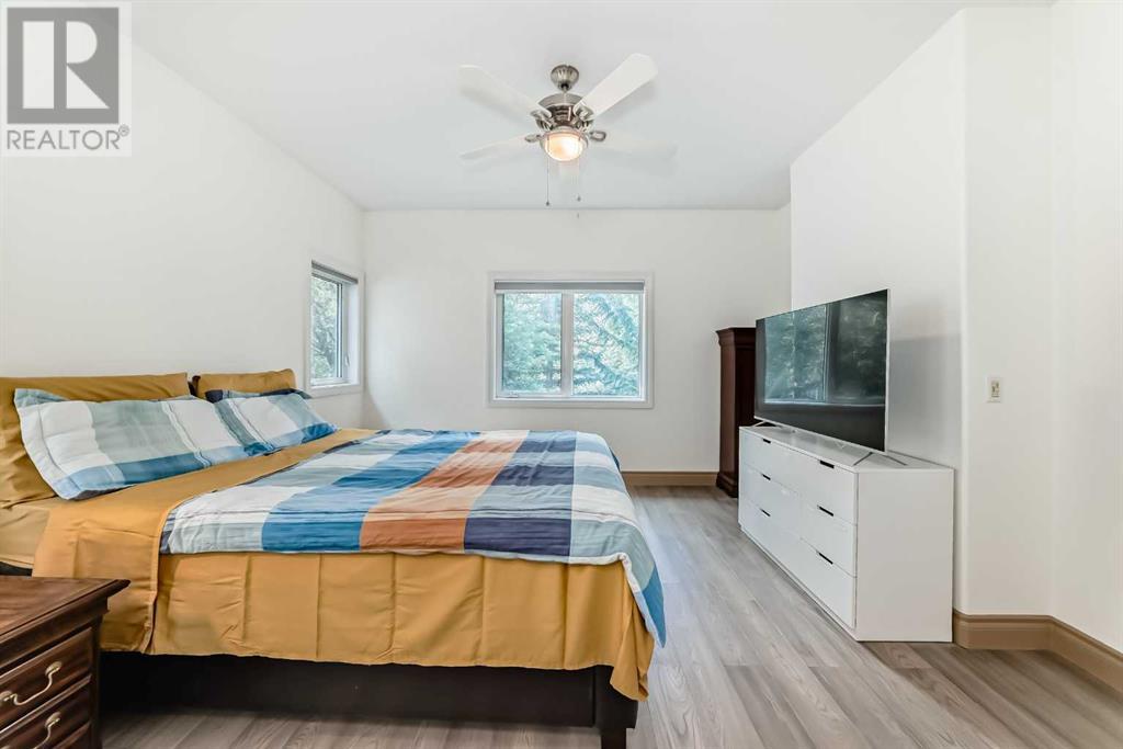 Single Family House Bungalow for Sale in  Simcoe Gate SW Signal Hill Calgary 