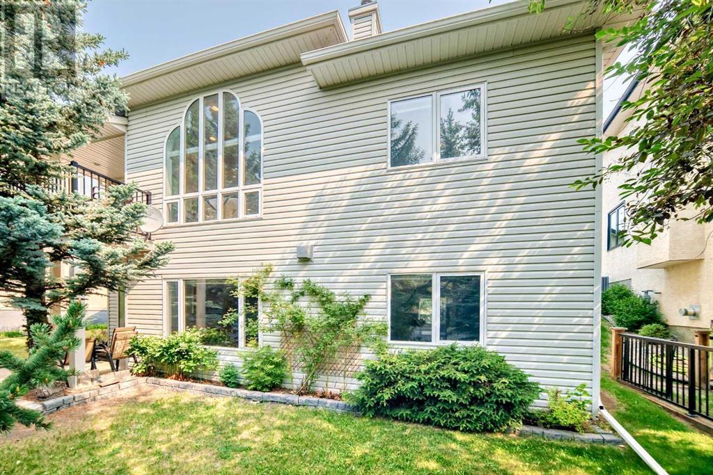 Single Family House Bungalow for Sale in  Simcoe Gate SW Signal Hill Calgary 