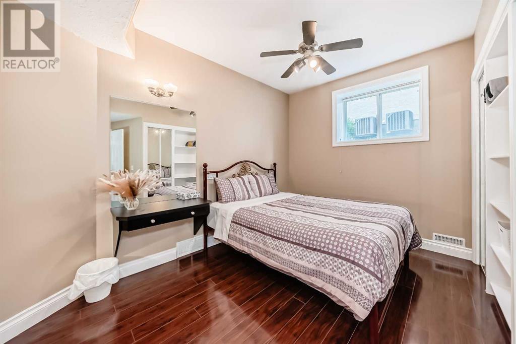 Single Family House Bungalow for Sale in  Simcoe Gate SW Signal Hill Calgary 