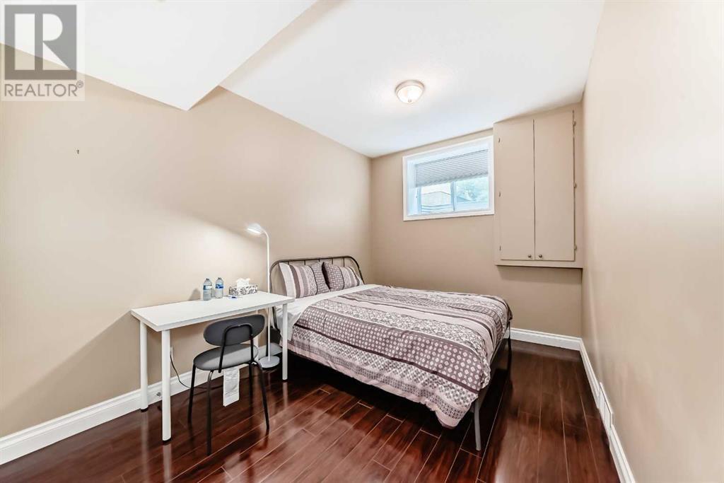 Single Family House Bungalow for Sale in  Simcoe Gate SW Signal Hill Calgary 