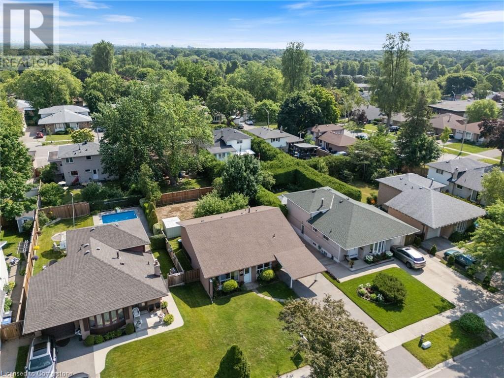 Photo 2 of 1610 Hobbs Crescent, Mississauga ON