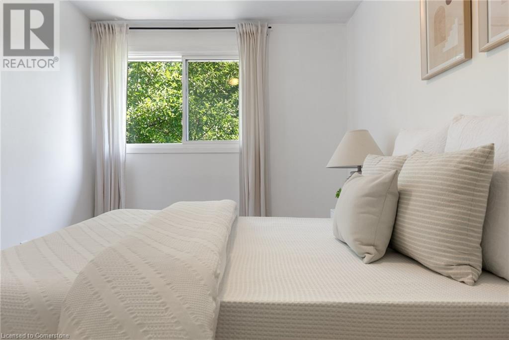 Photo 5 of 1610 Hobbs Crescent, Mississauga ON