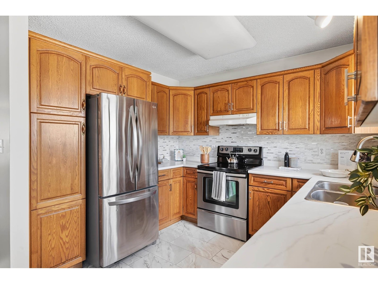 Photo 18 of 1079 Jones Cr Nw, Edmonton AB