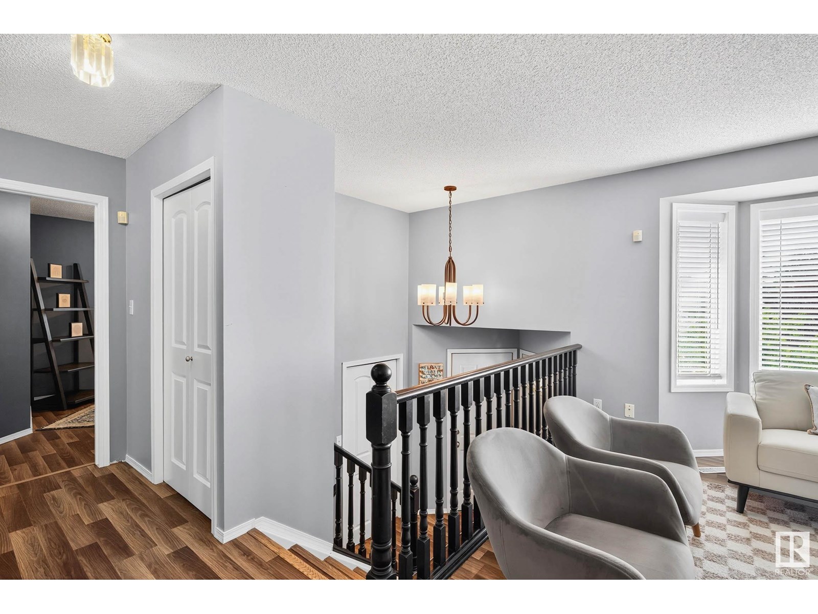 Photo 3 of 1079 Jones Cr Nw, Edmonton AB