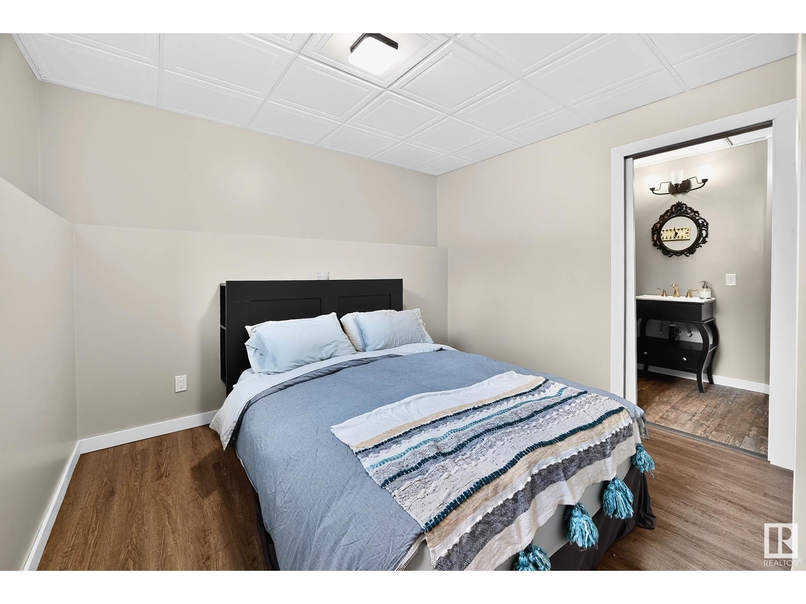 Photo 34 of 1079 Jones Cr Nw, Edmonton AB