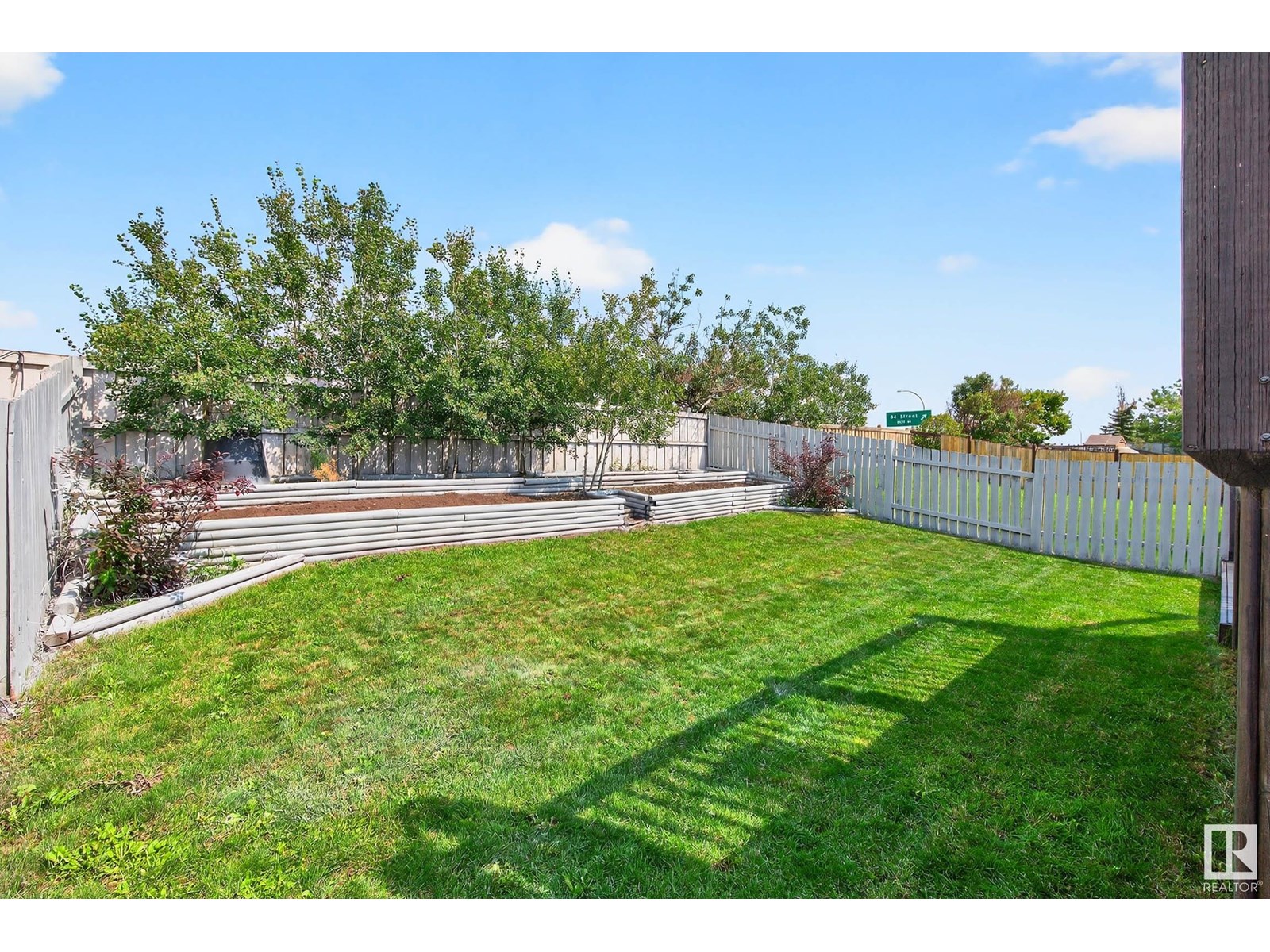 Photo 39 of 1079 Jones Cr Nw, Edmonton AB