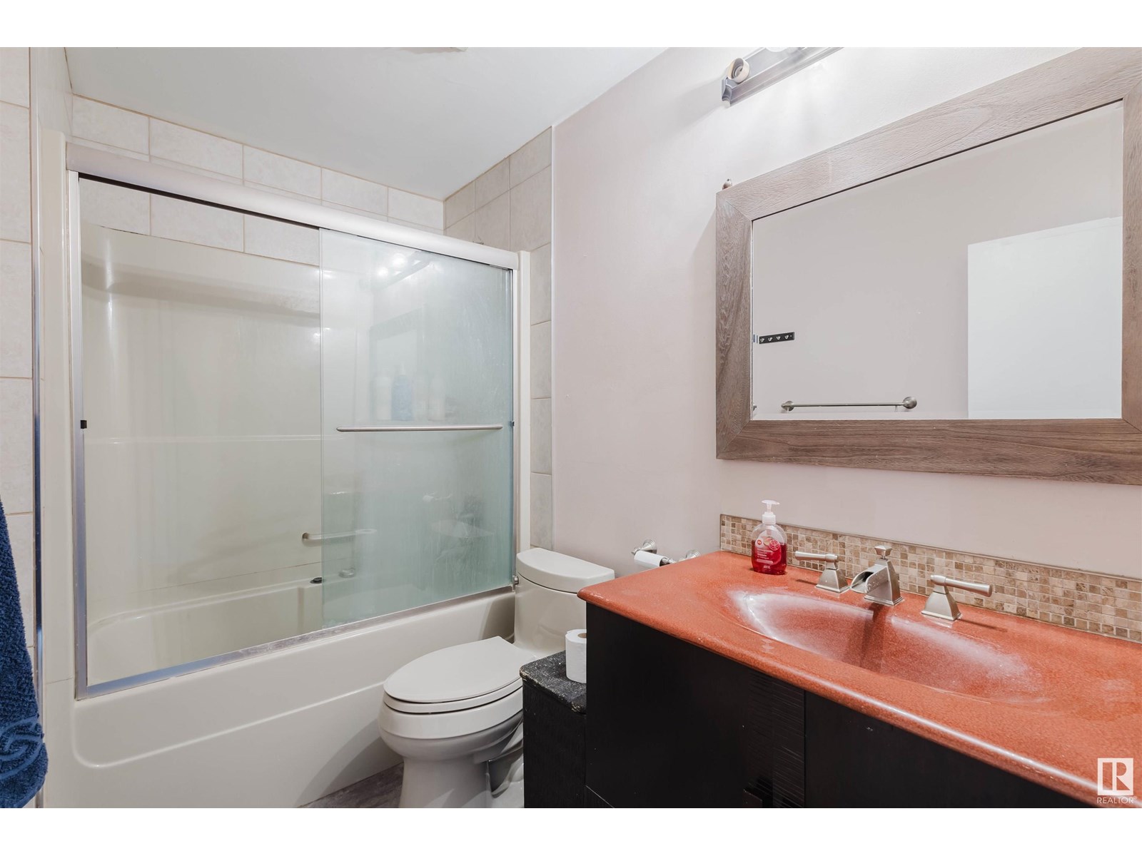 Photo 13 of 11452 39 Av Nw, Edmonton AB