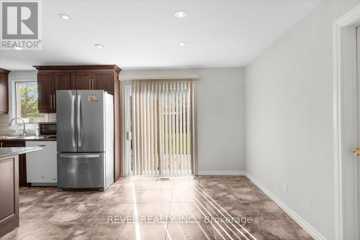 Photo 11 of 233 Normanhurst Avenue, Hamilton ON