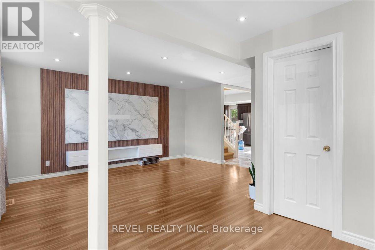 Photo 18 of 233 Normanhurst Avenue, Hamilton ON