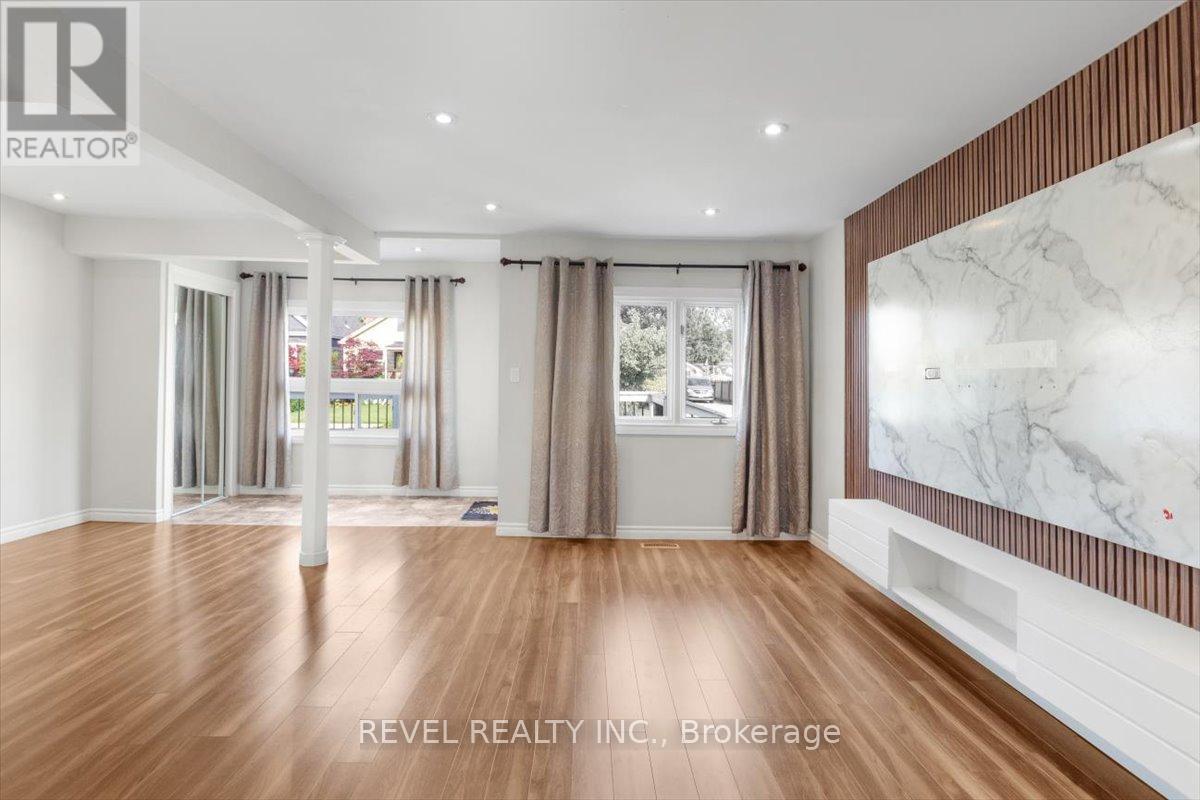Photo 12 of 233 Normanhurst Avenue, Hamilton ON