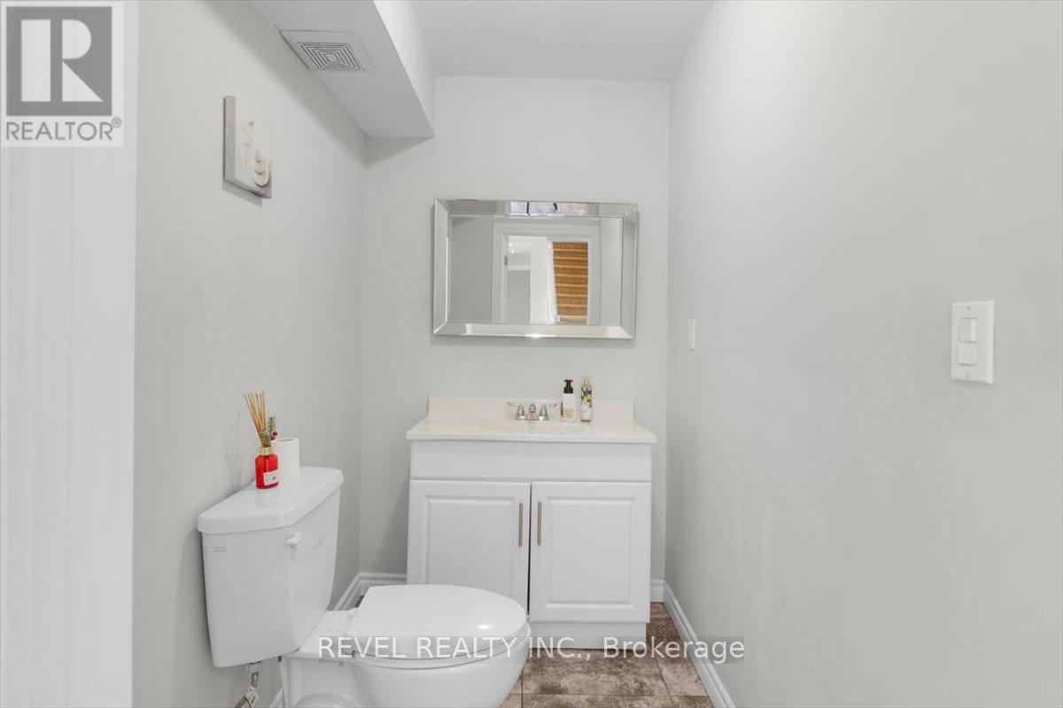 Photo 4 of 233 Normanhurst Avenue, Hamilton ON