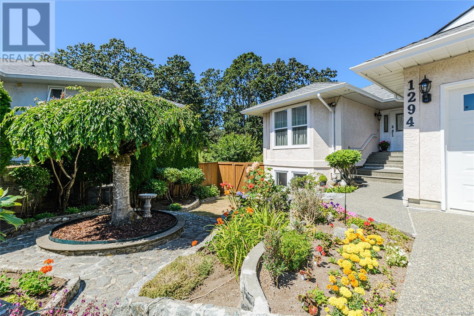 Photo 2 of 1294 Carmichael Crt, Saanich BC