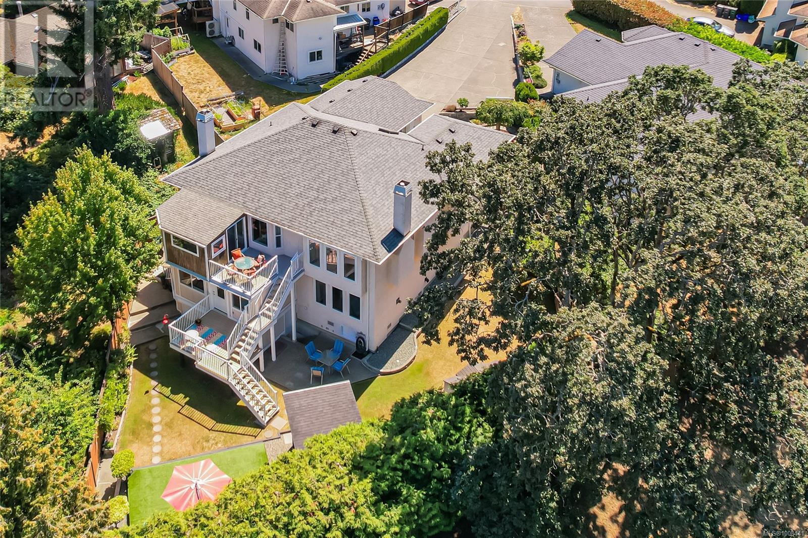 Photo 5 of 1294 Carmichael Crt, Saanich BC