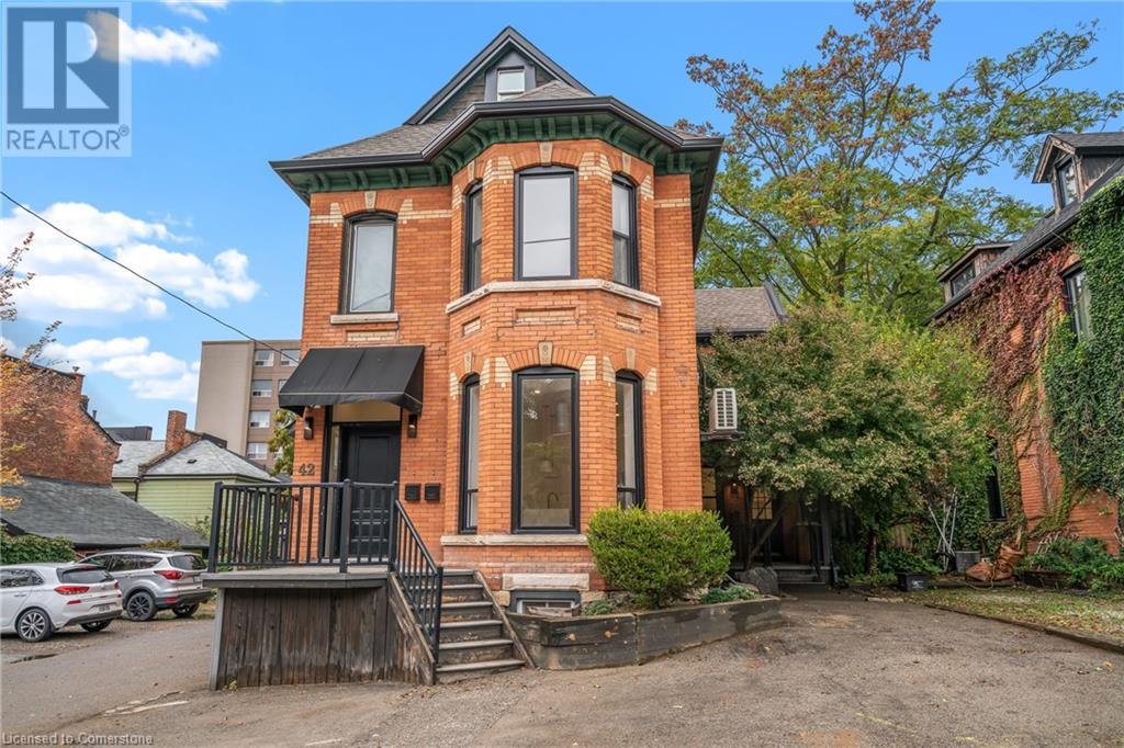 Photo 21 of 42 Ray Street S, Hamilton ON