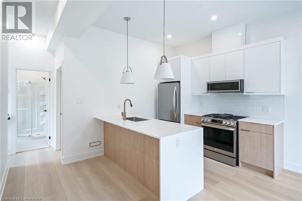 Photo 11 of 42 Ray Street S, Hamilton ON