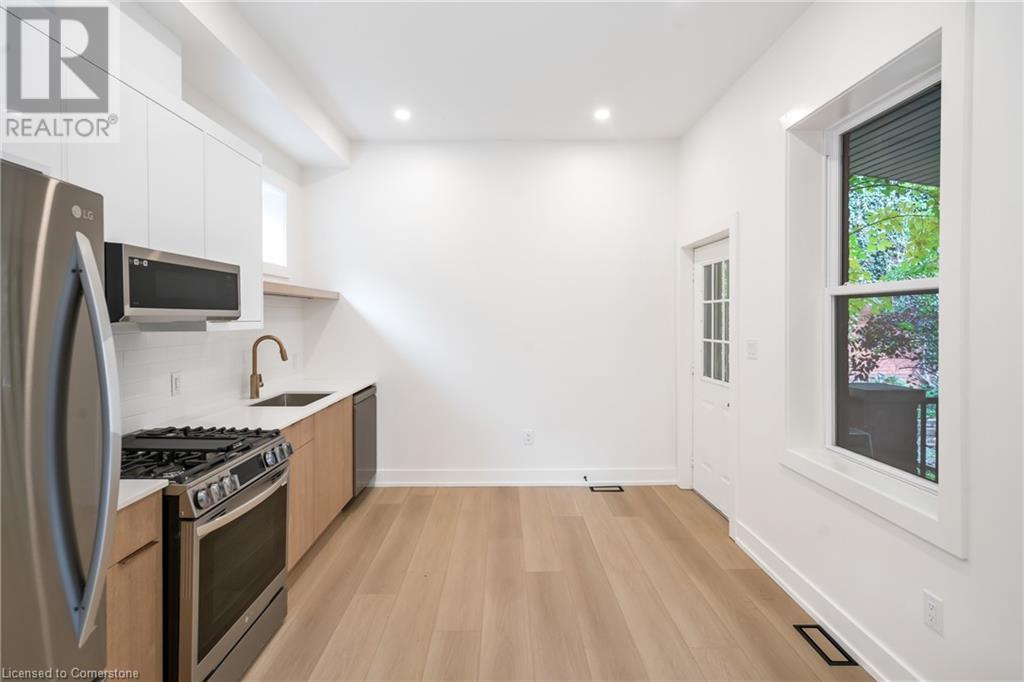 Photo 8 of 42 Ray Street S, Hamilton ON