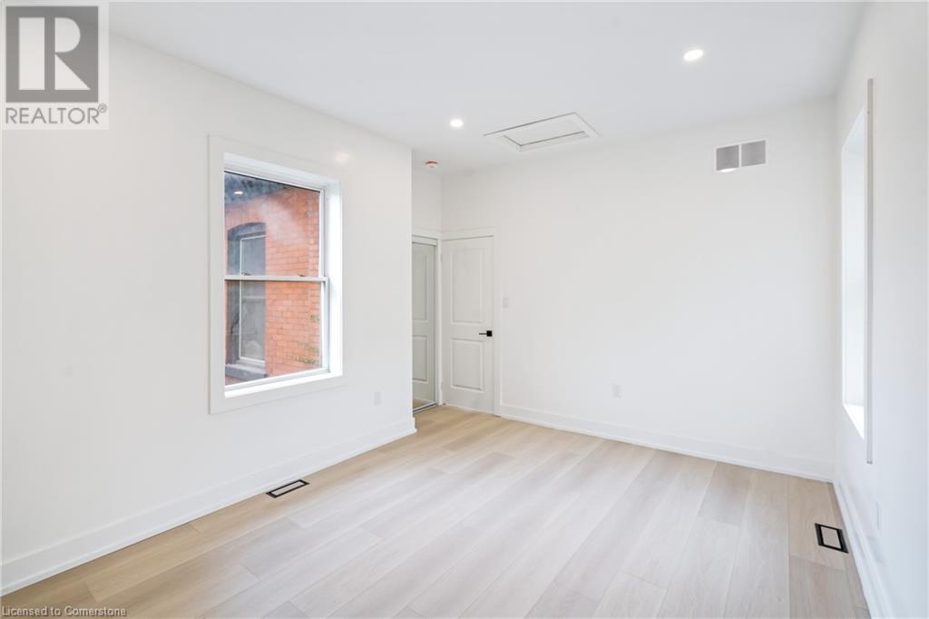 Photo 18 of 42 Ray Street S, Hamilton ON
