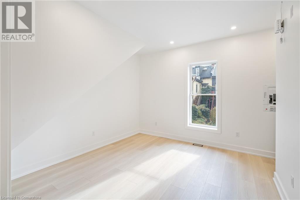 Photo 14 of 42 Ray Street S, Hamilton ON