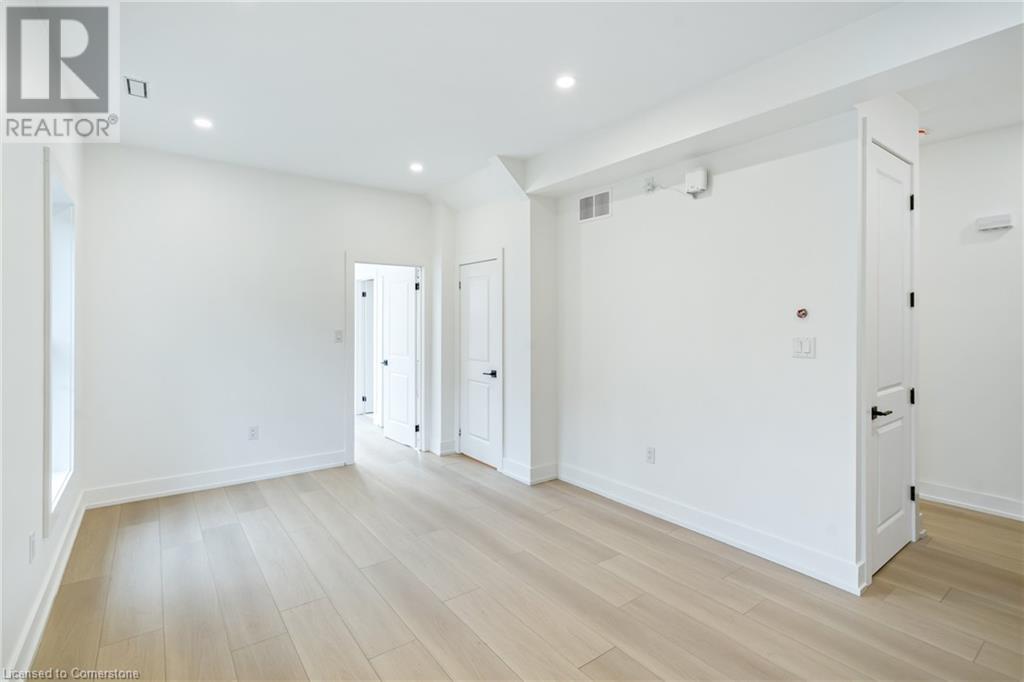 Photo 16 of 42 Ray Street S, Hamilton ON