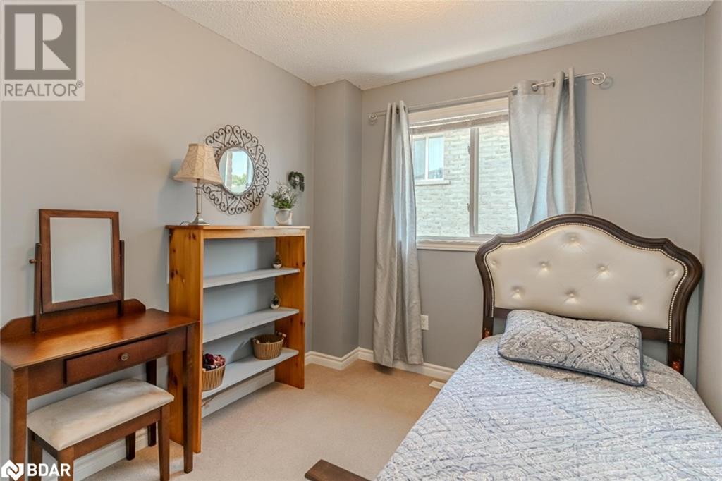 Photo 19 of 2 Northview Crescent, Barrie ON