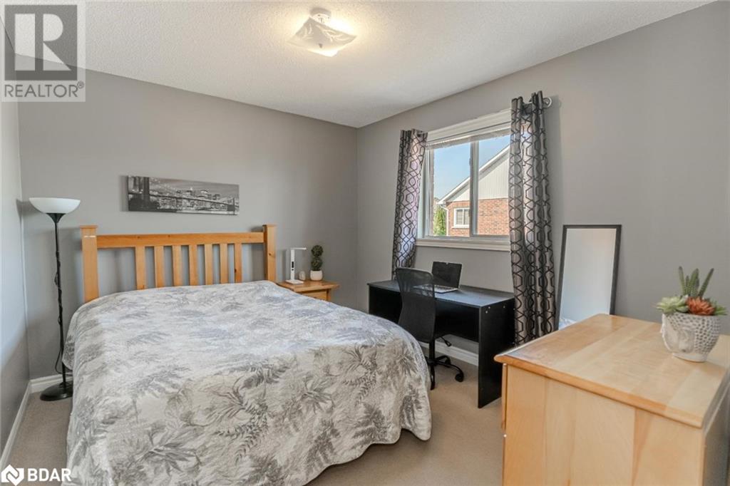 Photo 5 of 2 Northview Crescent, Barrie ON