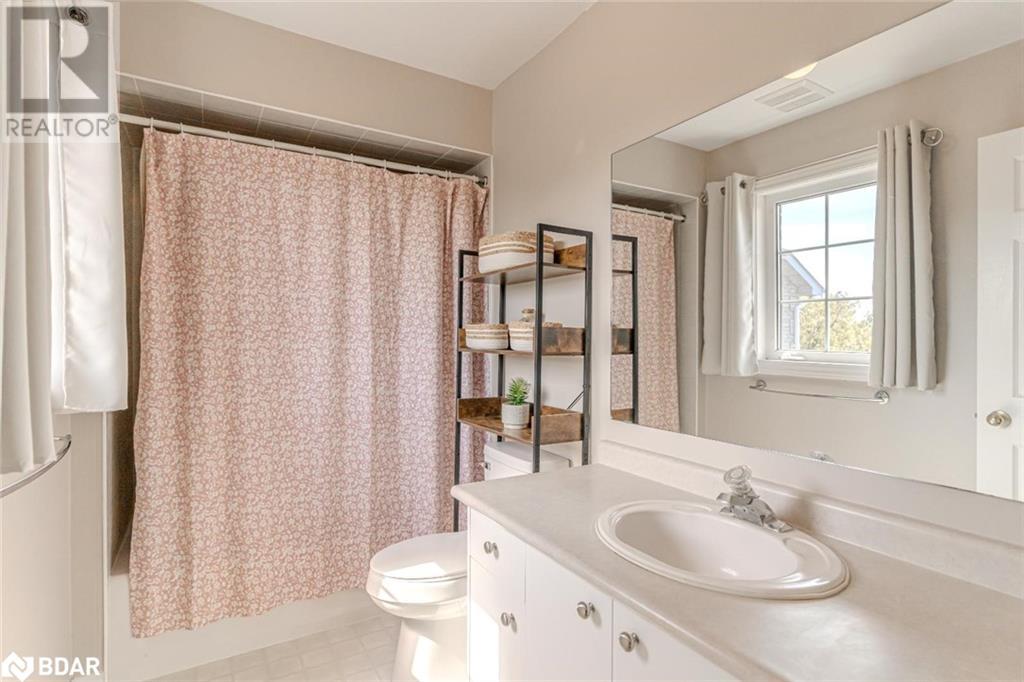 Photo 10 of 2 Northview Crescent, Barrie ON