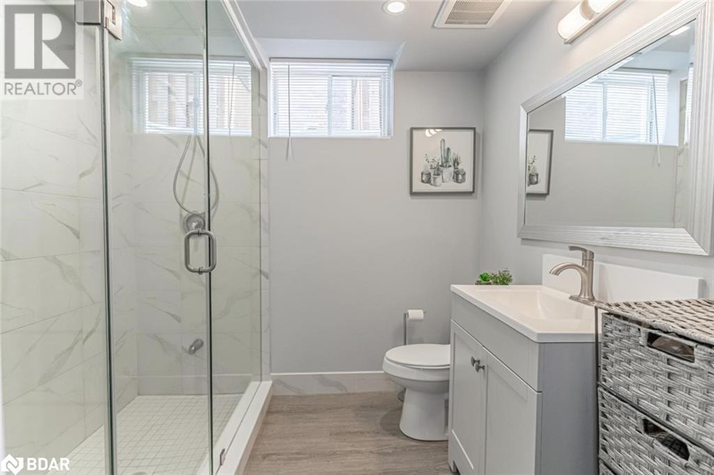 Photo 13 of 2 Northview Crescent, Barrie ON