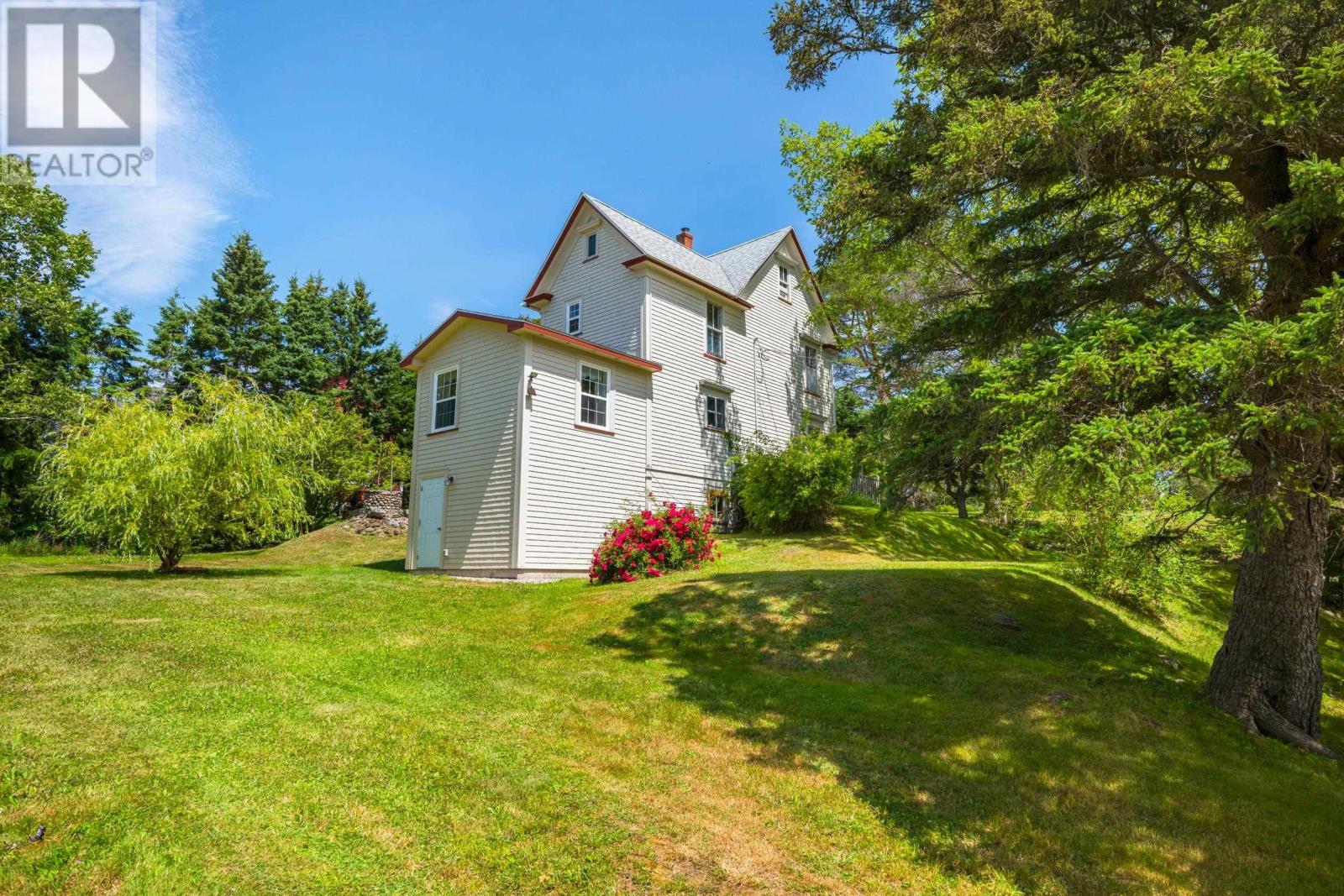 Photo 8 of 149 Duke Street, Chester NS