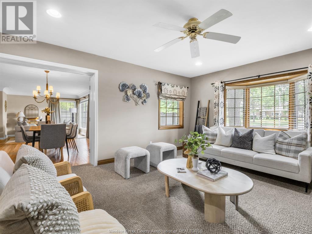 Photo 10 of 30 Cabana Road East, Windsor ON