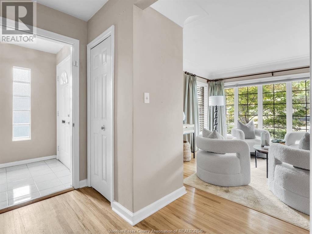 Photo 4 of 30 Cabana Road East, Windsor ON
