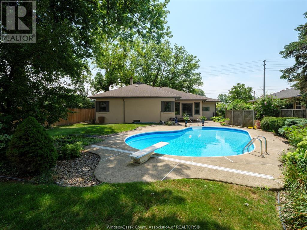 Photo 27 of 30 Cabana Road East, Windsor ON