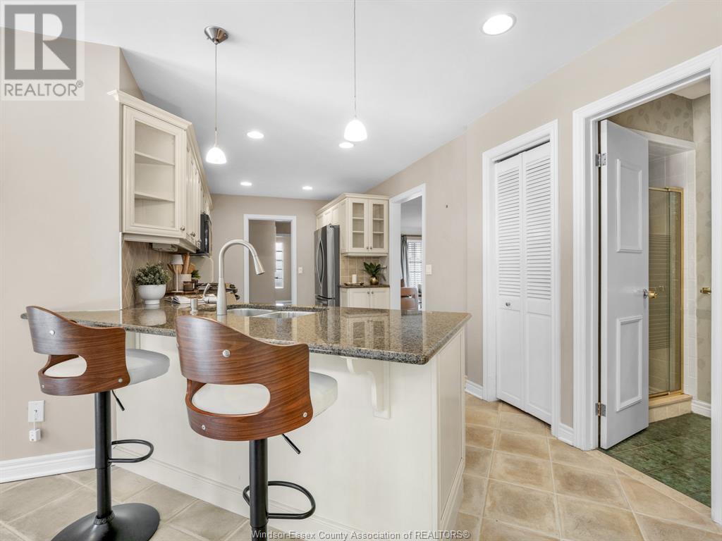 Photo 14 of 30 Cabana Road East, Windsor ON