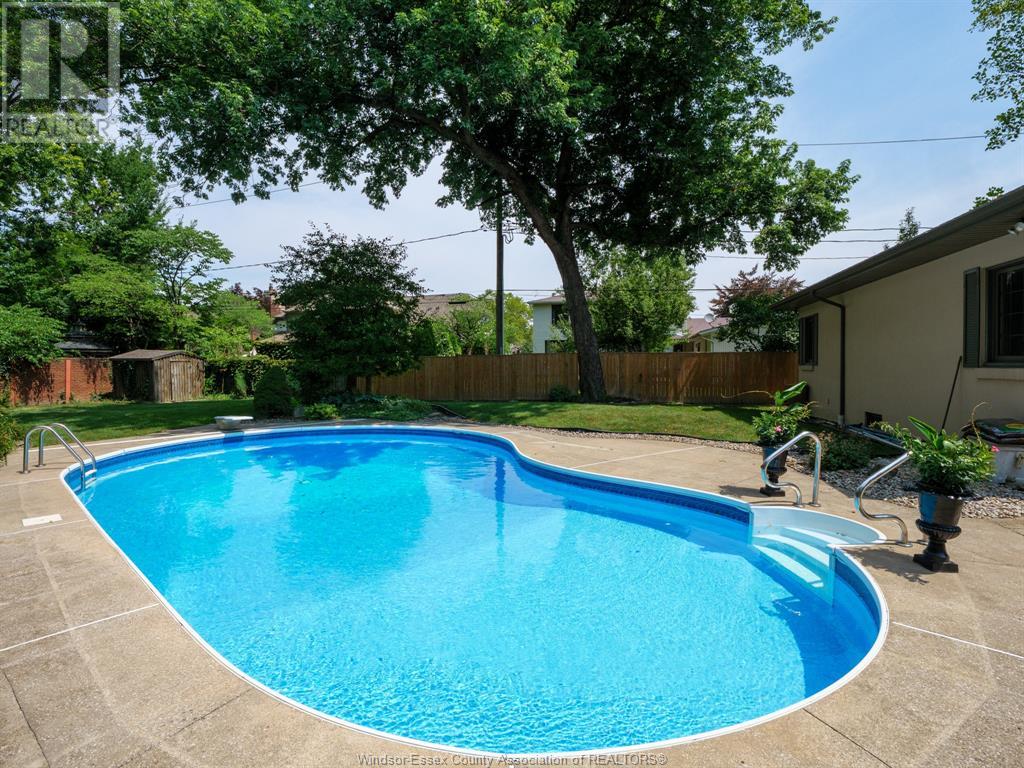 Photo 26 of 30 Cabana Road East, Windsor ON