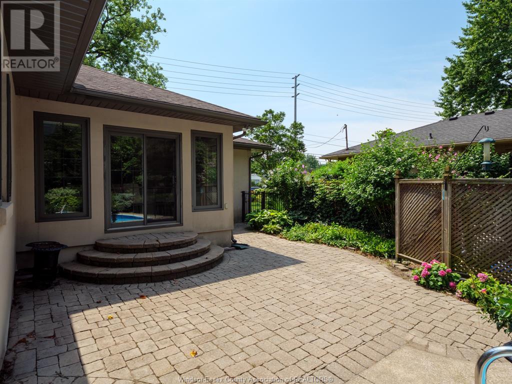 Photo 23 of 30 Cabana Road East, Windsor ON
