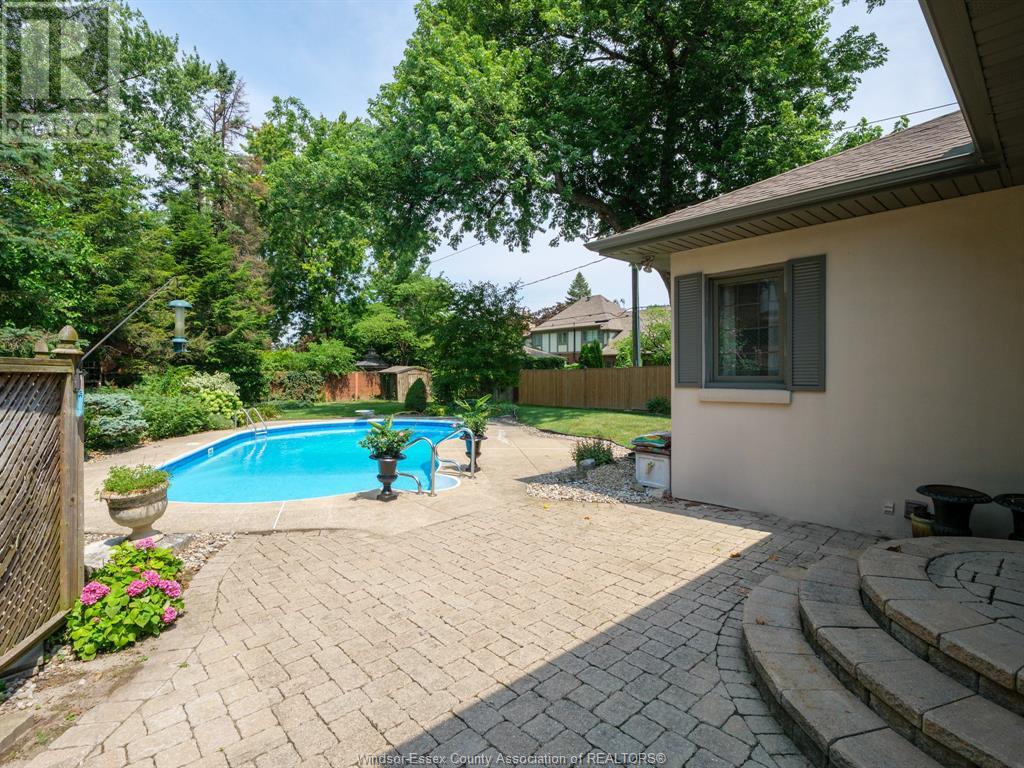 Photo 24 of 30 Cabana Road East, Windsor ON