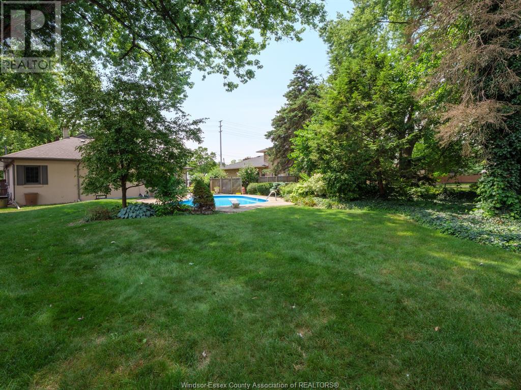 Photo 28 of 30 Cabana Road East, Windsor ON