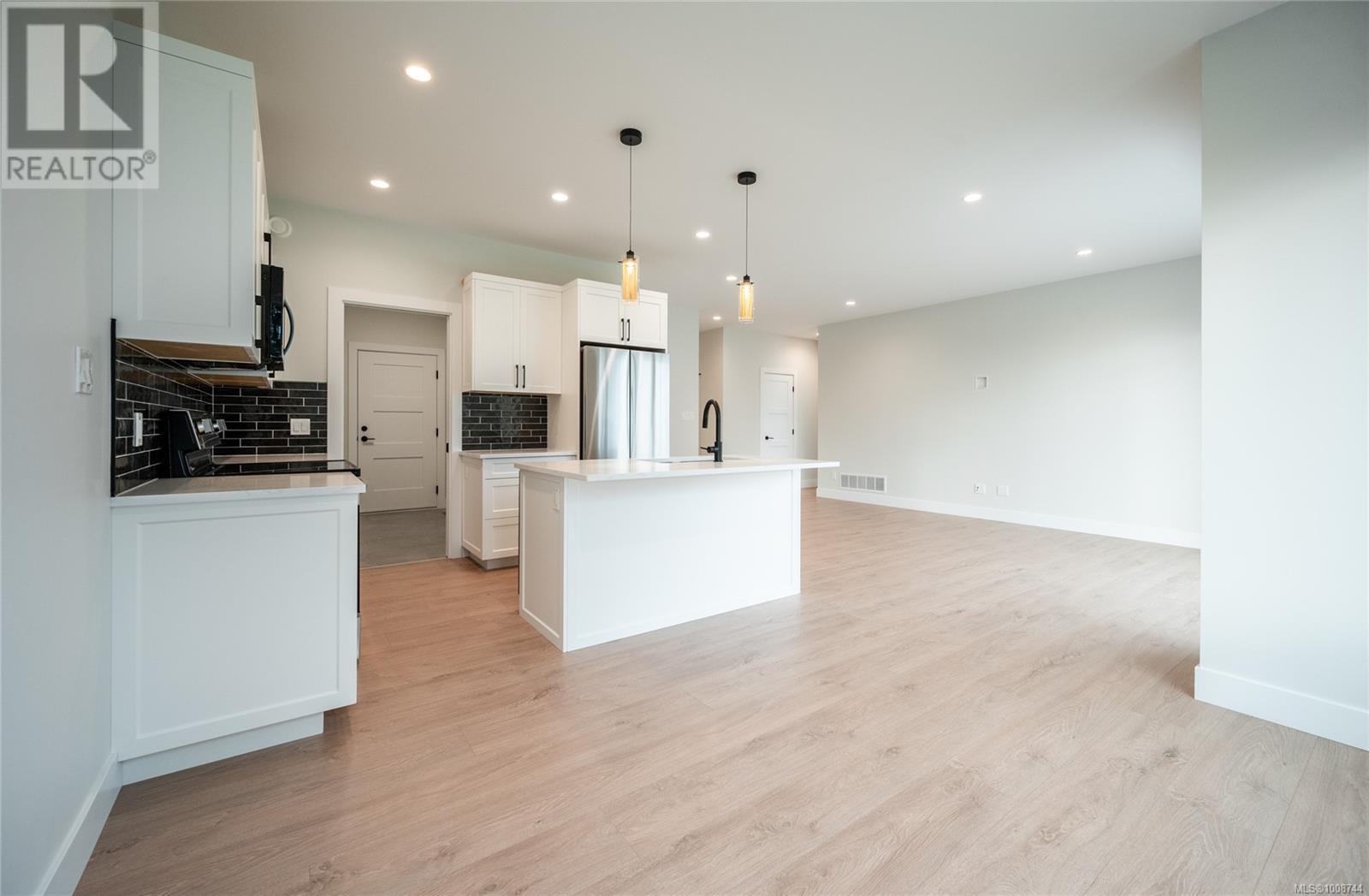 Photo 5 of 3 91 Dahl Rd, Campbell River BC