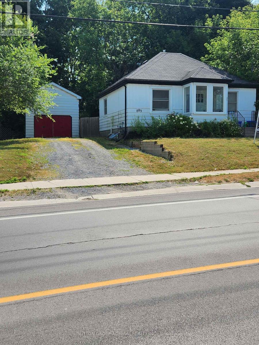 Photo 5 of 809 Portsmouth Avenue, Kingston ON