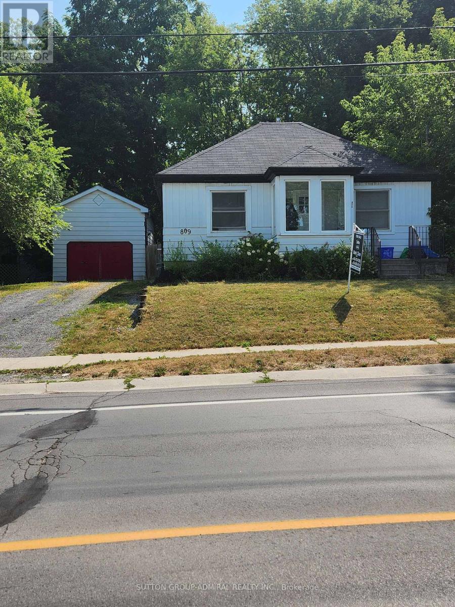 Photo 3 of 809 Portsmouth Avenue, Kingston ON