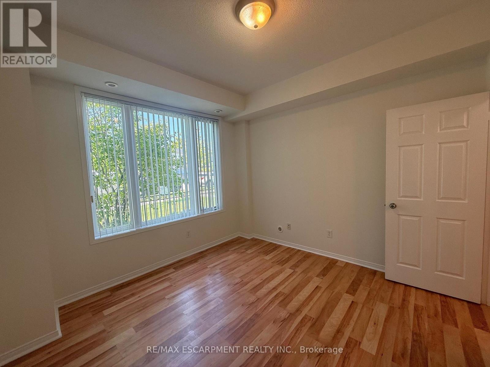 Photo 1 of 8 5055 Oscar Peterson Boulevard, Mississauga ON