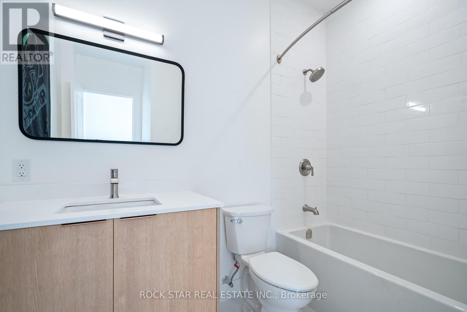 Photo 31 of 42 Ray Street S, Hamilton ON