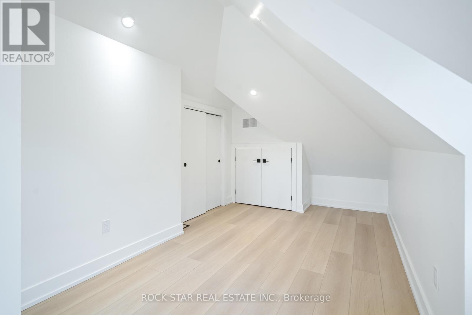Photo 43 of 42 Ray Street S, Hamilton ON