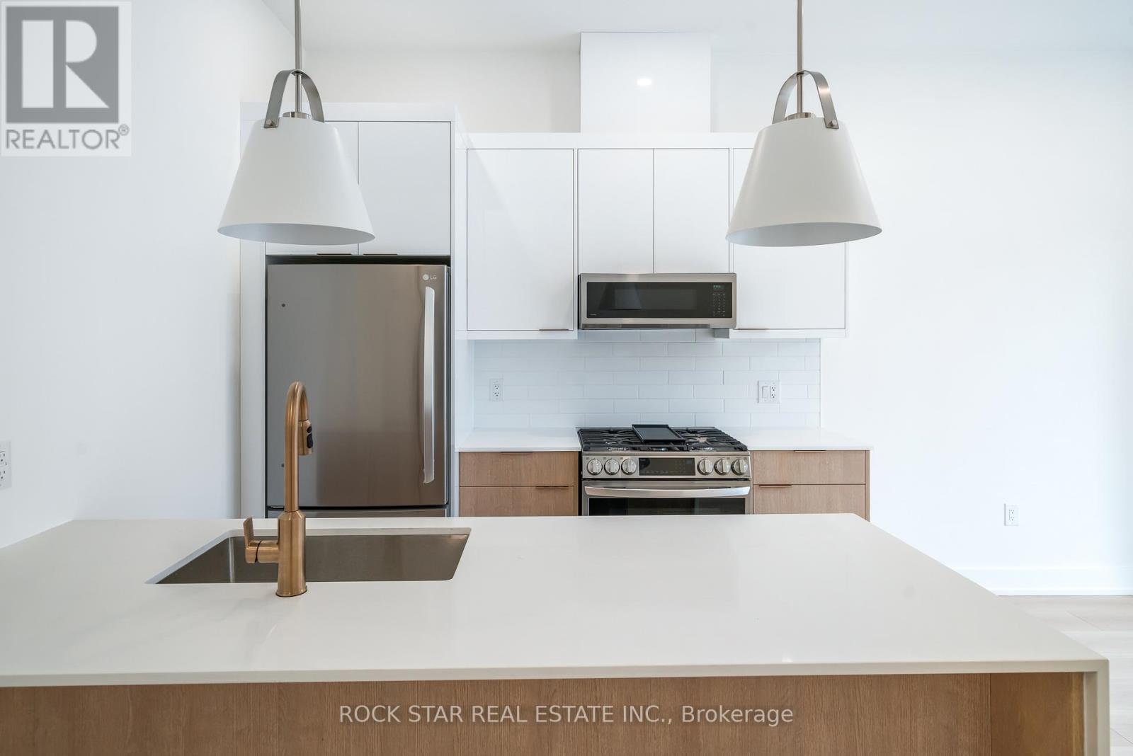 Photo 18 of 42 Ray Street S, Hamilton ON