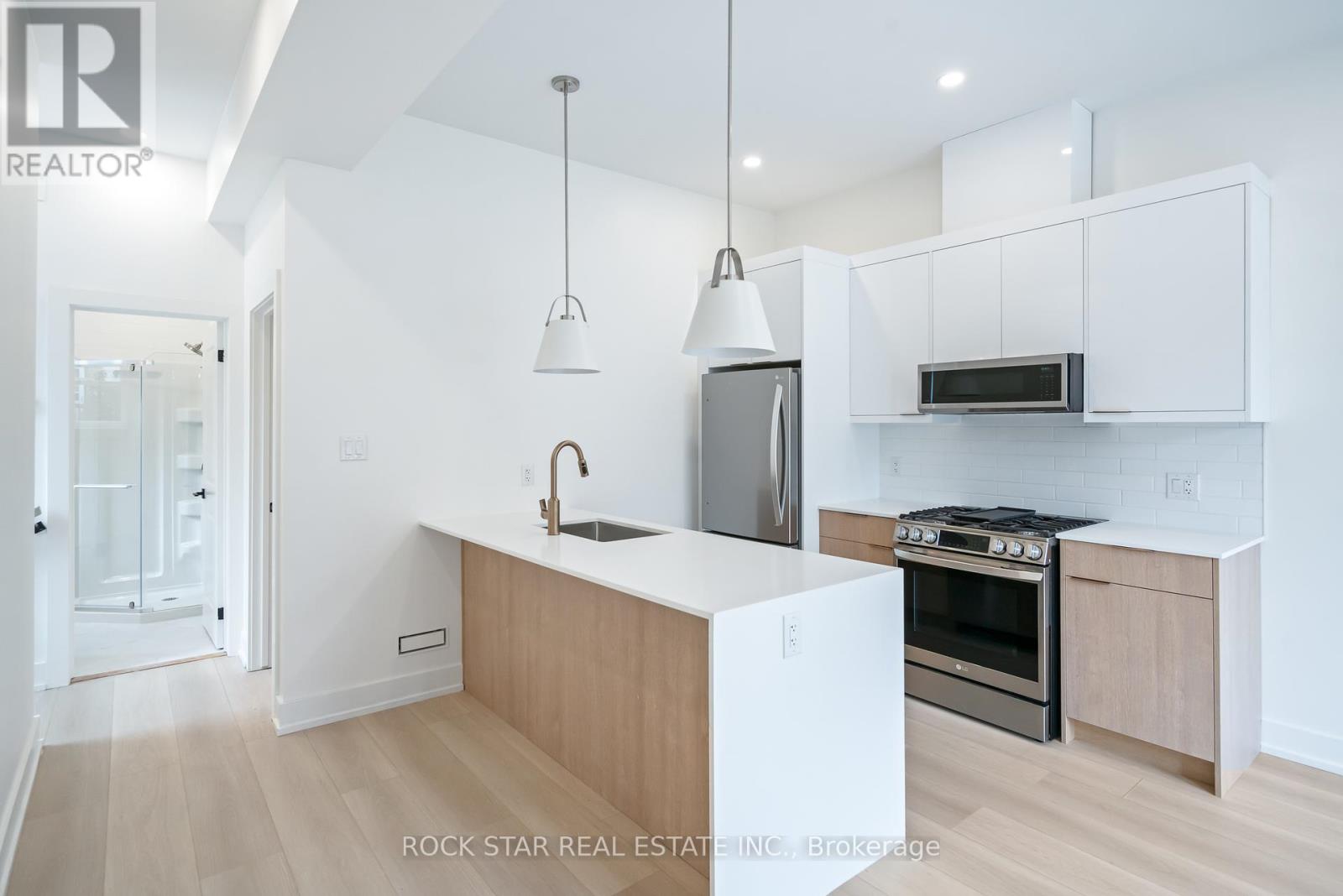 Photo 37 of 42 Ray Street S, Hamilton ON