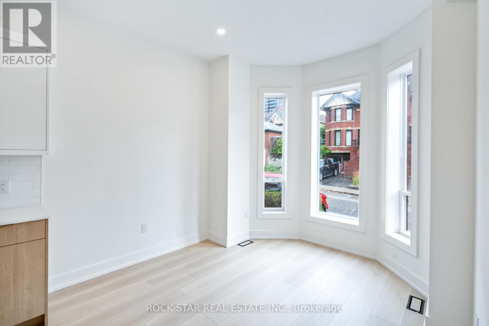Photo 13 of 42 Ray Street S, Hamilton ON