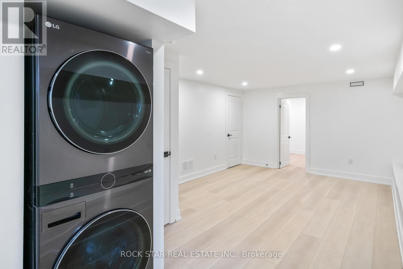 Photo 30 of 42 Ray Street S, Hamilton ON