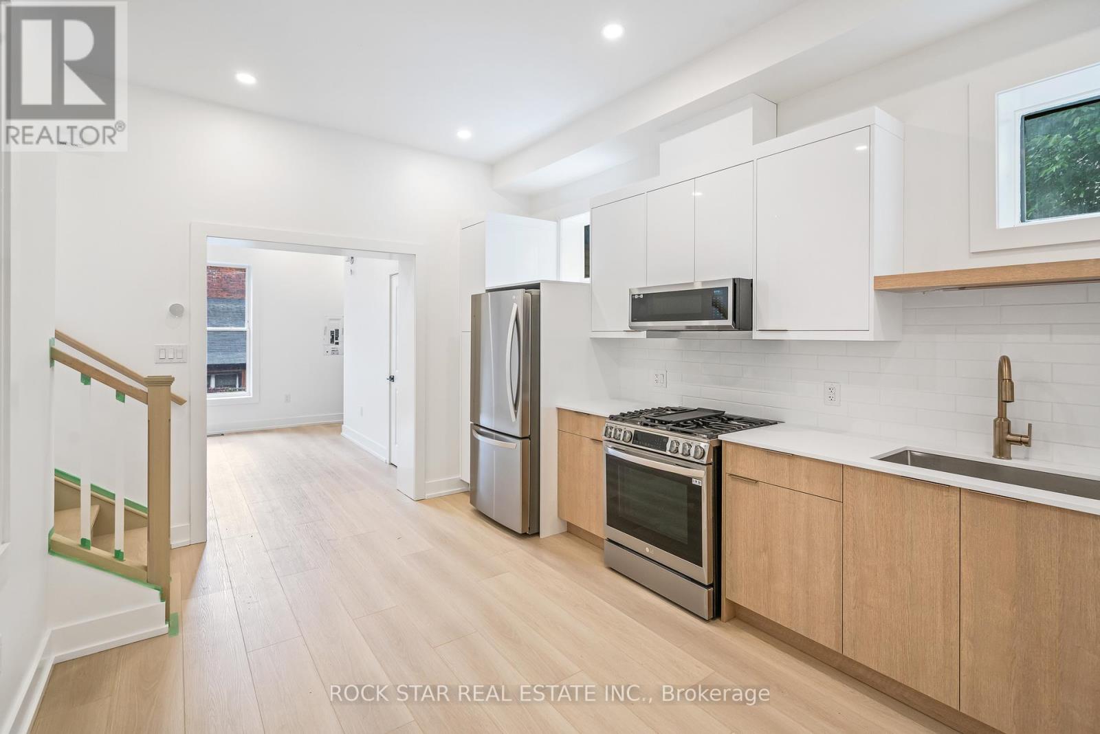 Photo 28 of 42 Ray Street S, Hamilton ON
