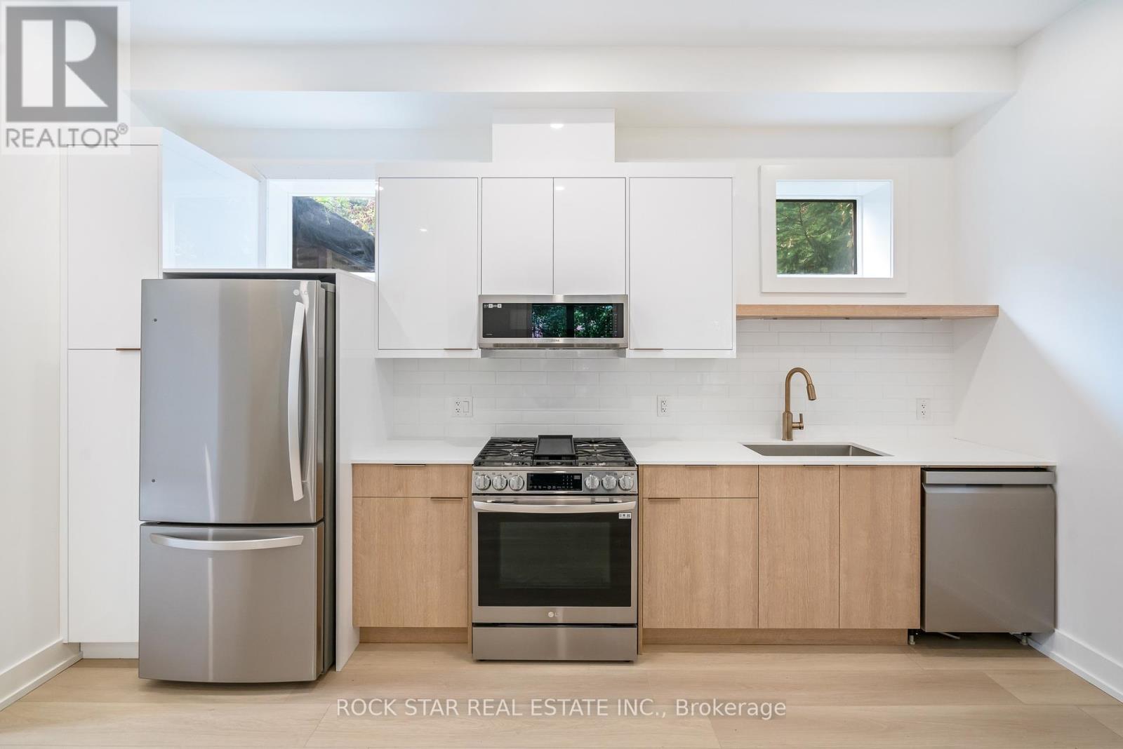 Photo 7 of 42 Ray Street S, Hamilton ON